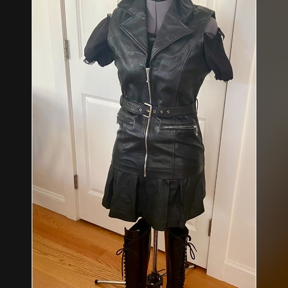 !TREND ALERT!🖤Blk LEATHER SEASON MUST HAVE pleated mini skirt sz 8 Women’s - Picture 5 of 13